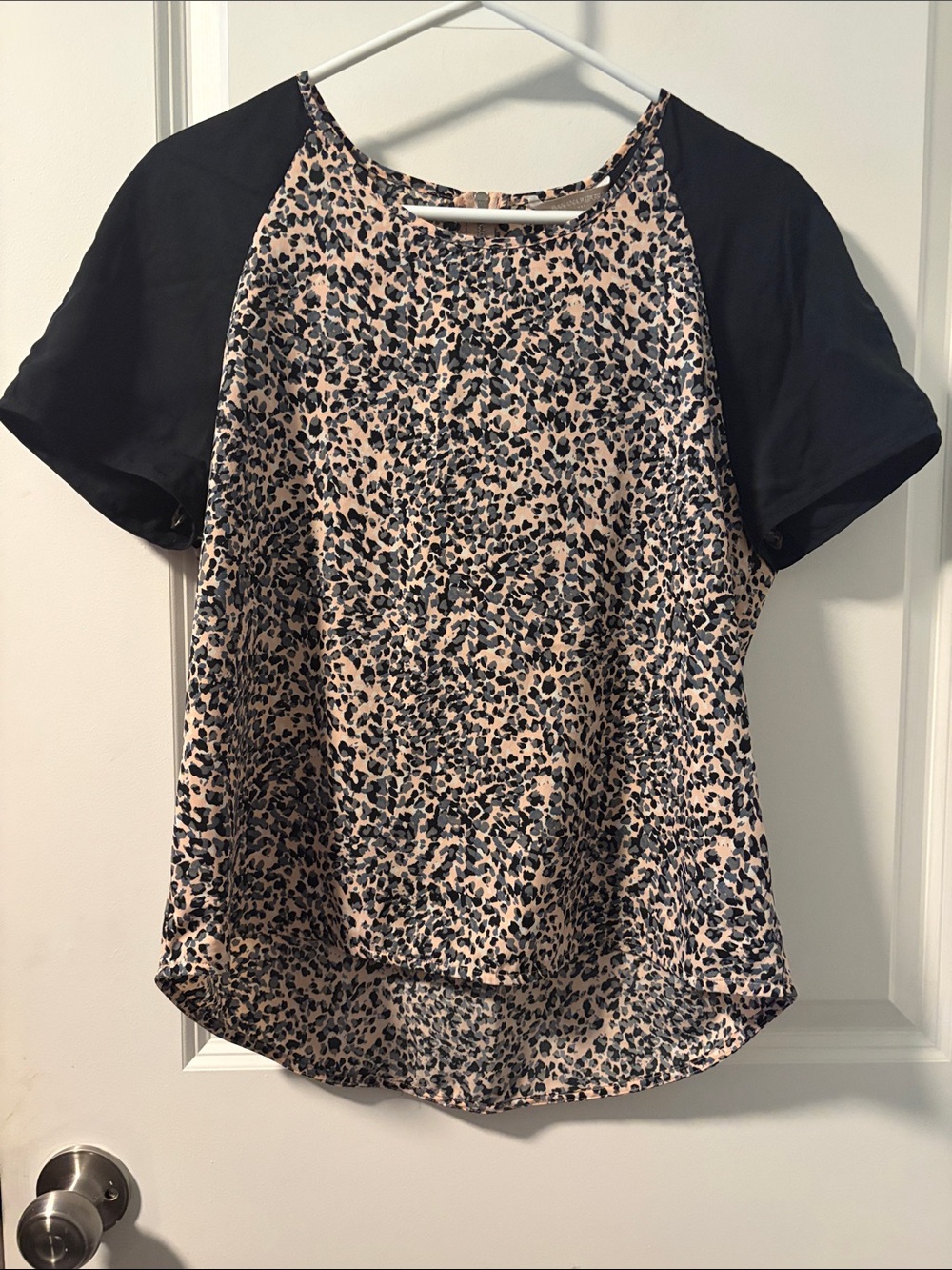 Banana Republic Black Raglan Sleeve Leopard Print Tee